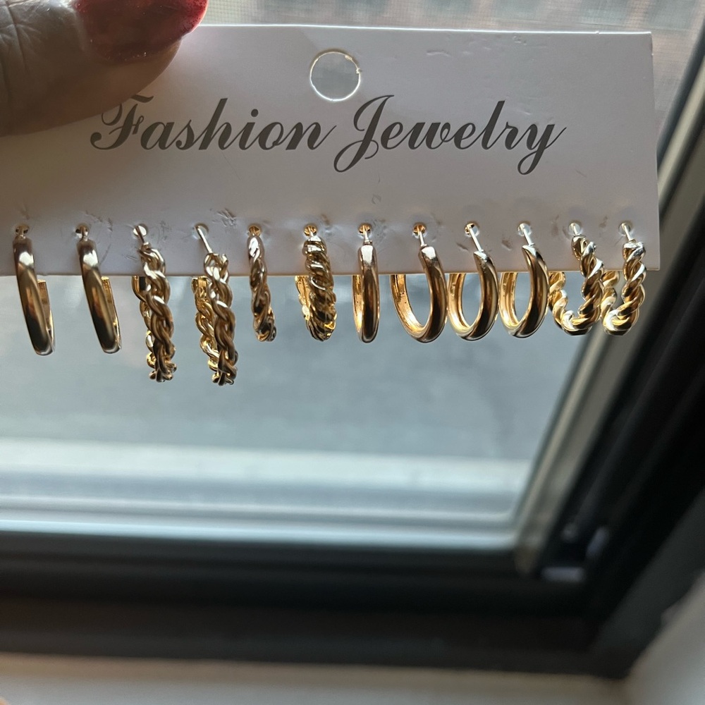 Gold Hoop Earrings Set